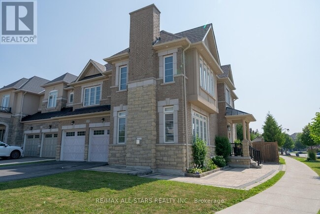 Building Photo - 349 W Lawn Cres