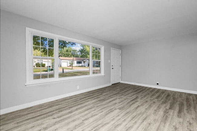 Photo - 1122 Roxton Dr House