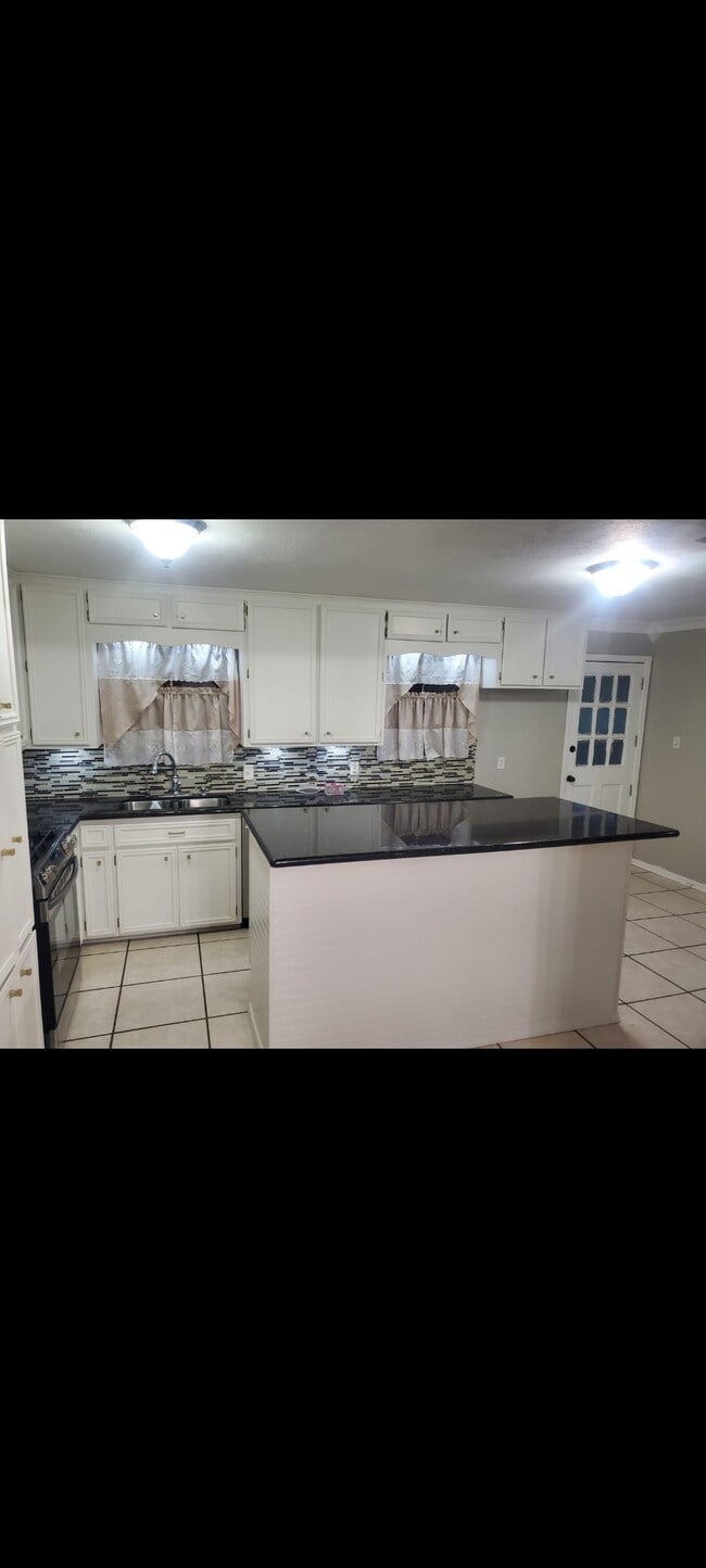 Building Photo - 3603 Edgemont Dr