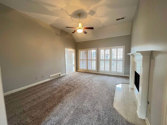Foto del edificio - 8570 Meadow Green Dr