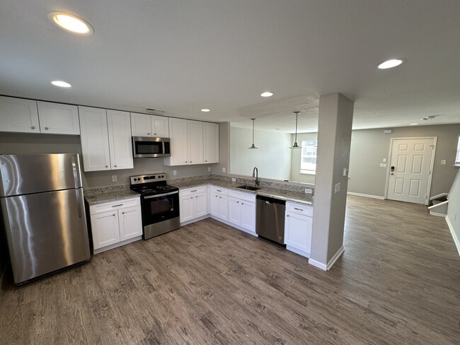 Building Photo - 888 Stagecoach Dr