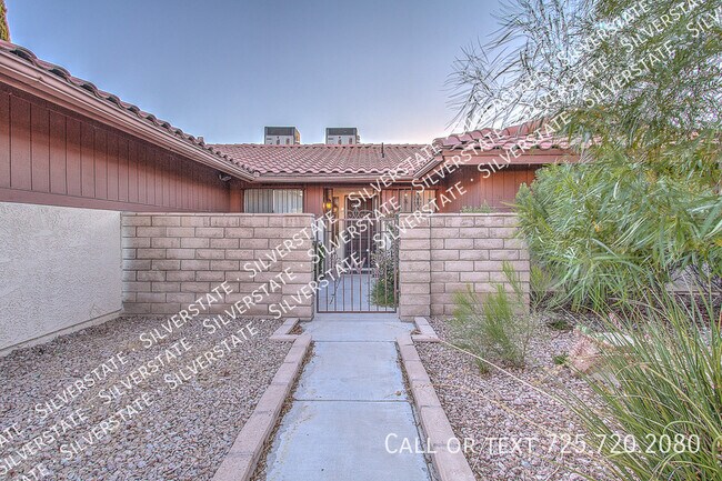Foto del edificio - COZY 3 BEDROOM 2 BATHROOM SINGLE STORY HOM...