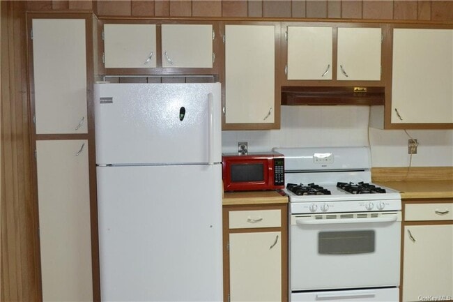 Building Photo - 300 Gardnertown Rd