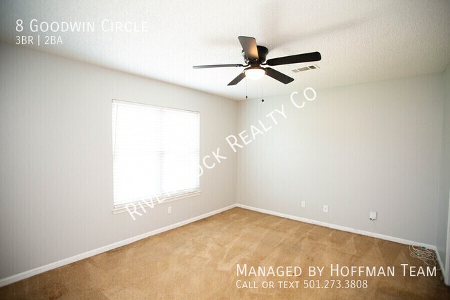 Foto del edificio - 8 Goodwin Cir