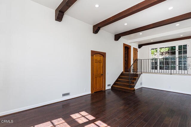 Foto del edificio - 439 Cherry Dr