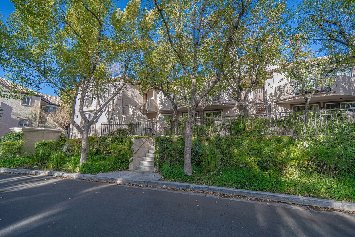 Primary Photo - Charming 2-Bedroom Double Master Condo in ...