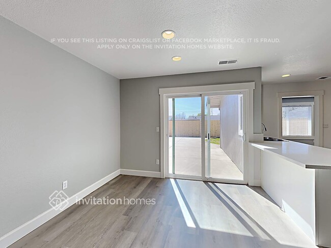 Foto del edificio - 6085 Kingwood Cir