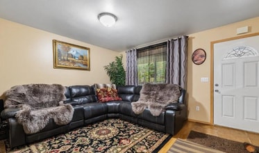 Building Photo - 1631 W Vaunda Ave