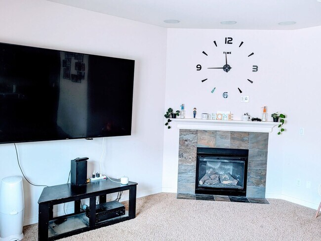 Foto del edificio - 3 Bedroom 2.5 Bath Single Family Home clos...