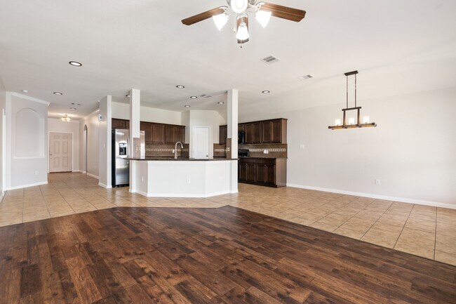 Building Photo - 119 Country Crossing Cir