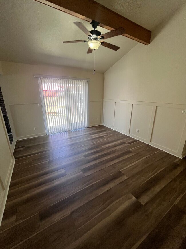 Foto del edificio - NICE UPDATED DUPLEX IN SACRAMENTO!!