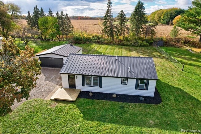 Building Photo - 1445 N Seymour Rd