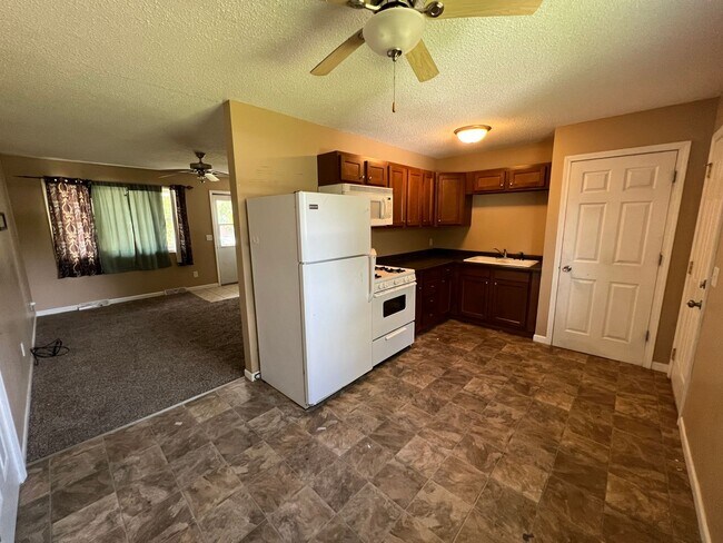 Foto del edificio - Spacious Home Coming Soon!