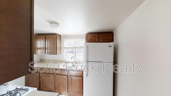 Foto del edificio - 2436 E Monument St