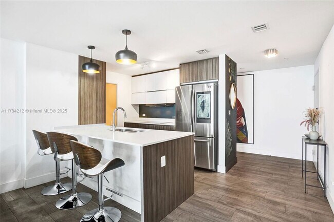 Foto del edificio - 600 NE 27th St