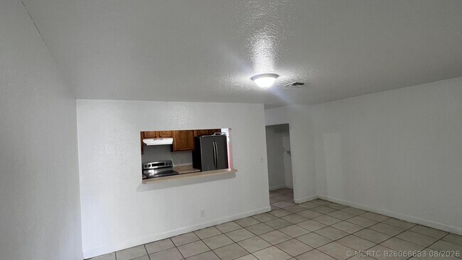 Building Photo - 2421 NW 8th Pl
