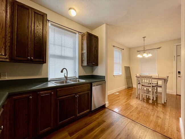 Foto del edificio - 327 Freyling Pl SE