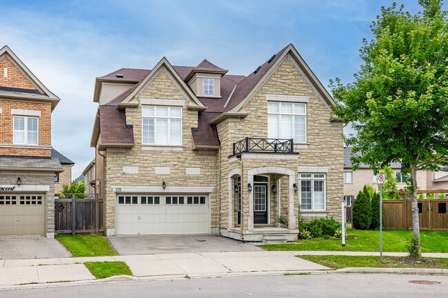 Building Photo - 135 Hoey Cres