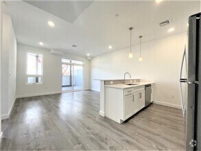 Building Photo - 302 Broadway