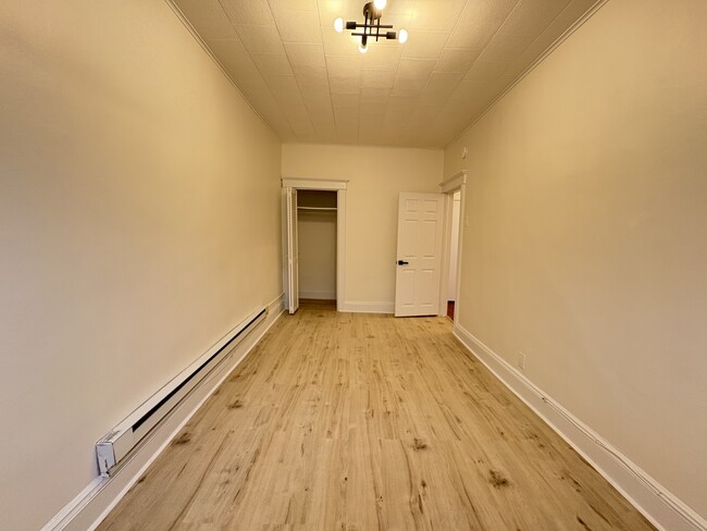 137 W 54th St #3 - 136 W 54th St