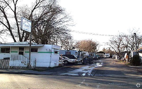 Building Photo - Bell's Trailer Village