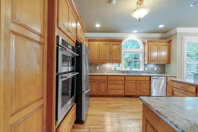 Foto del edificio - Spacious 7BR House in Powder Springs