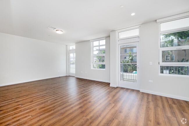 1BD, 1BA - 817SF - Living Room - The Baxter