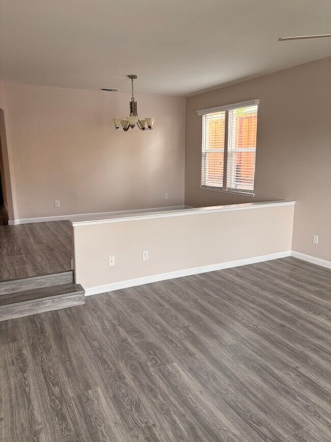 Foto del edificio - San Leandro Remodeled 3 bed, 2 bath Cul-de-Sac, Dogs OK,