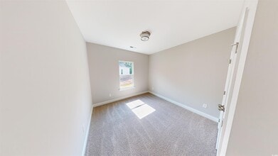 Building Photo - 1016 Moen Lp