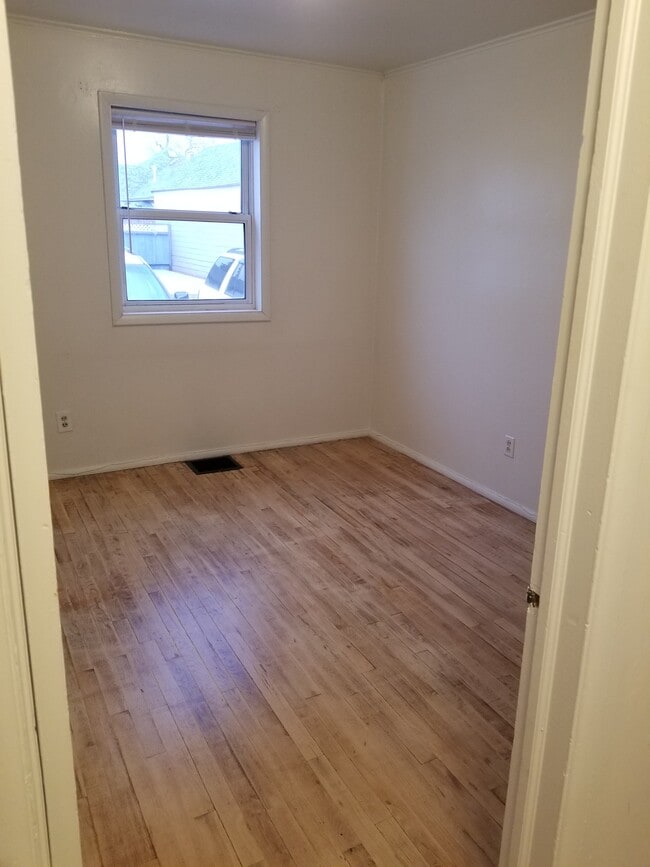 Bedroom1 - 918 8th Ave