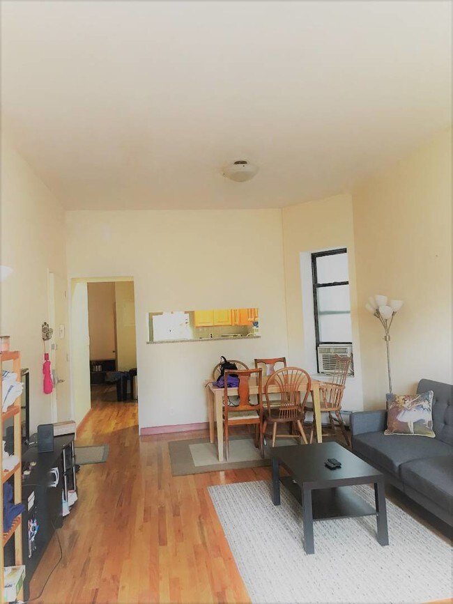 Building Photo - 70 W 105th St