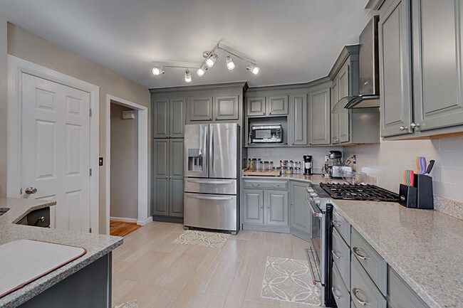 Foto del edificio - 256 Clover Ridge Ave