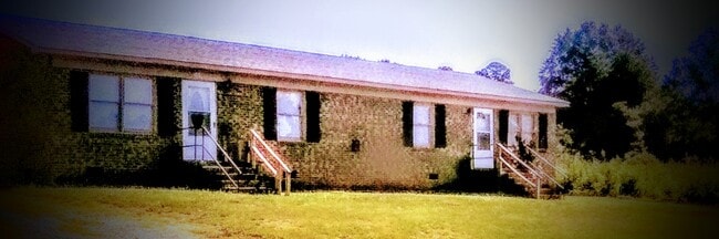 Building Photo - 3000 Drake Cir