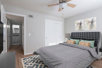 Building Photo - Parkwood Manor Apartments