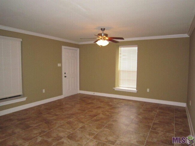 Building Photo - 1290 Park Boulevard # 211