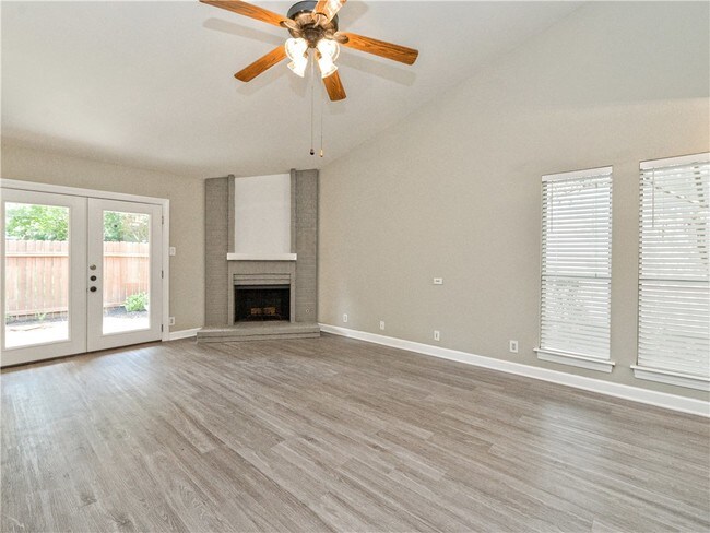 Foto del edificio - 5807 West Gate Blvd