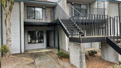 Building Photo - 910 Brett Dr