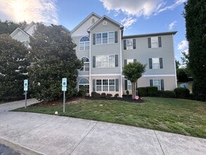 Building Photo - 4704 Pennoak Ln