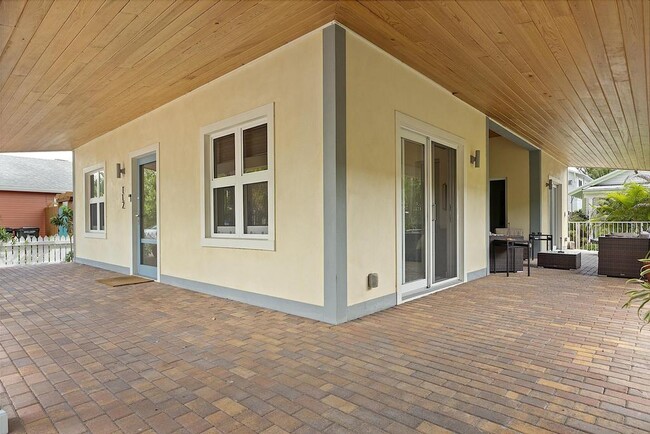 Building Photo - 112 S J St