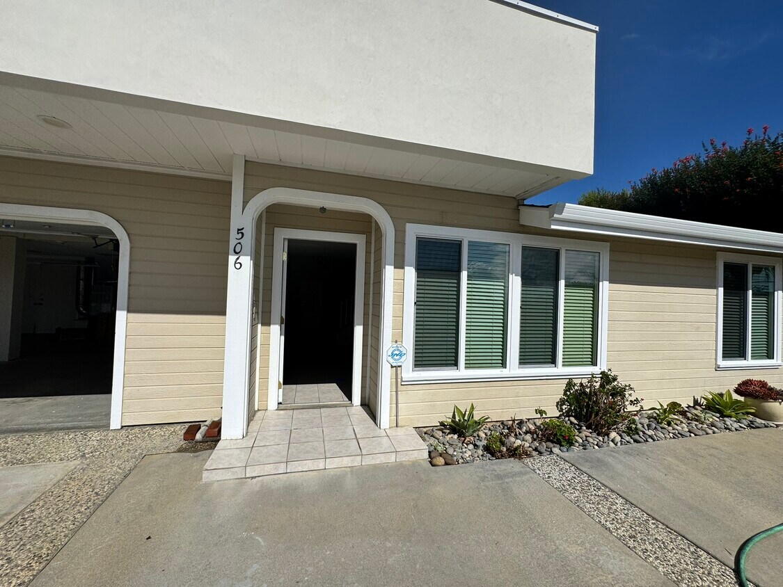 Foto principal - 506 Seacliff Dr