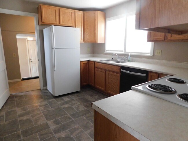 Building Photo - Two Bedroom/One Bathroom Home with Garage