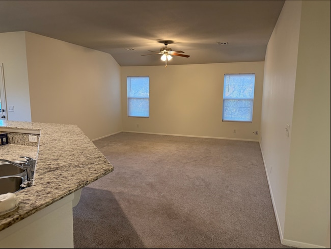 Building Photo - 1216 W Duncan Rd