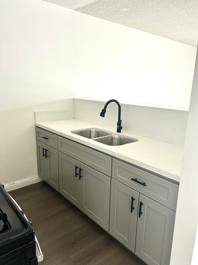 Foto del edificio - 794 N Shattuck Pl