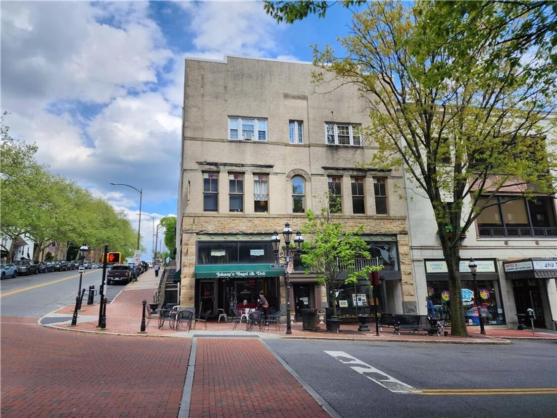 Primary Photo - Downtown Bethlehem 2 Bedroom Apt.