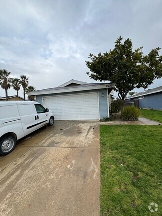 Building Photo - 2030 Fiesta Way