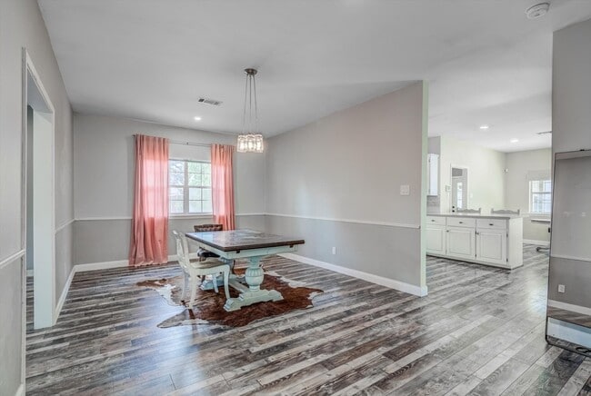 Foto del edificio - 9010 Carousel Ln