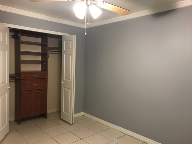 Building Photo - 2/1 first floor condo for rent in Jacksonv...