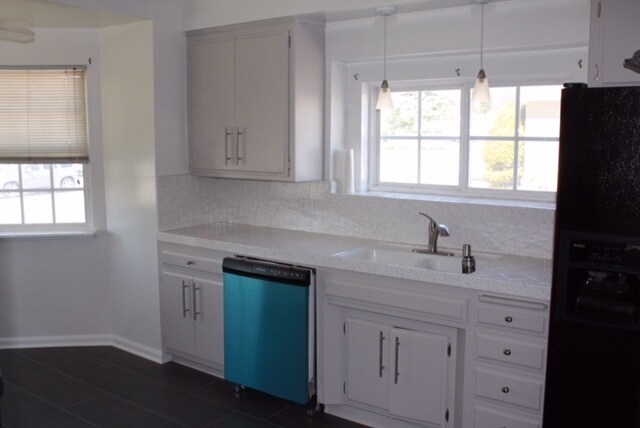 Kitchen - 1320 N California St