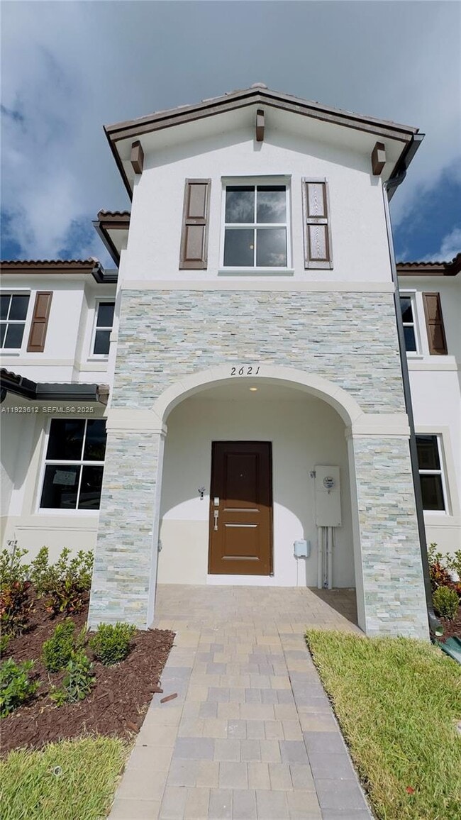 Building Photo - 2621 SE 27th Dr