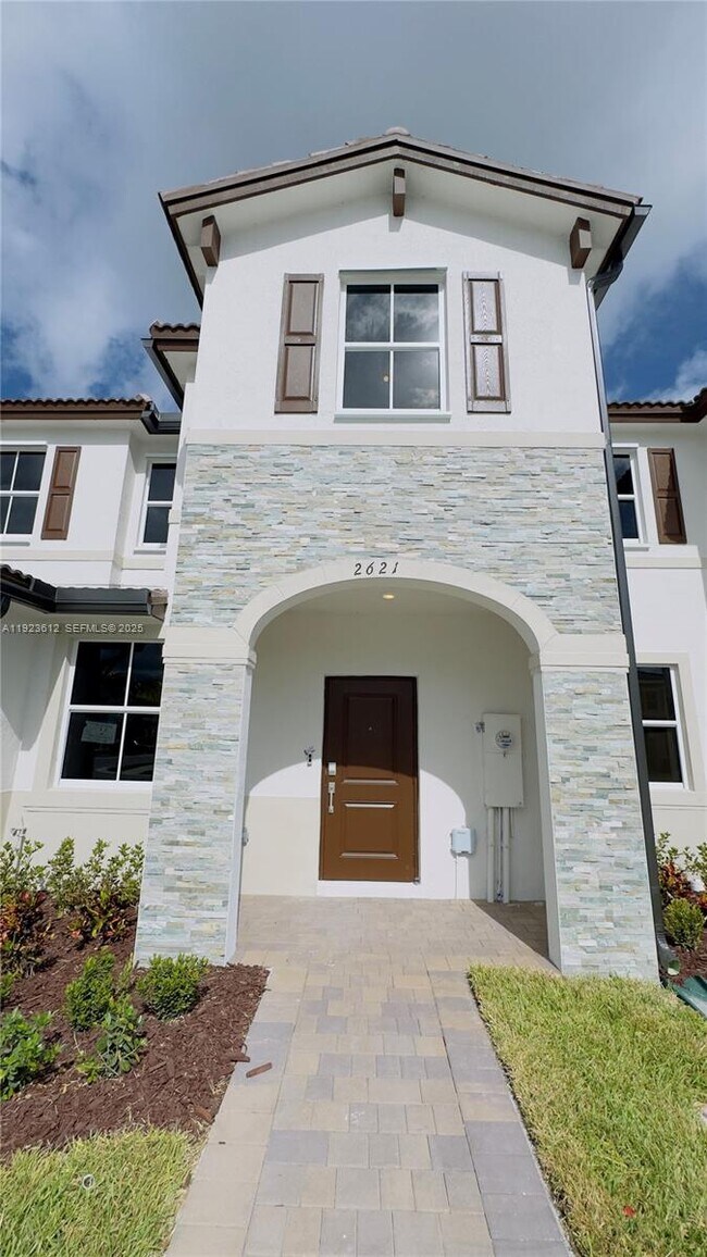 Foto del edificio - 2621 SE 27th Dr